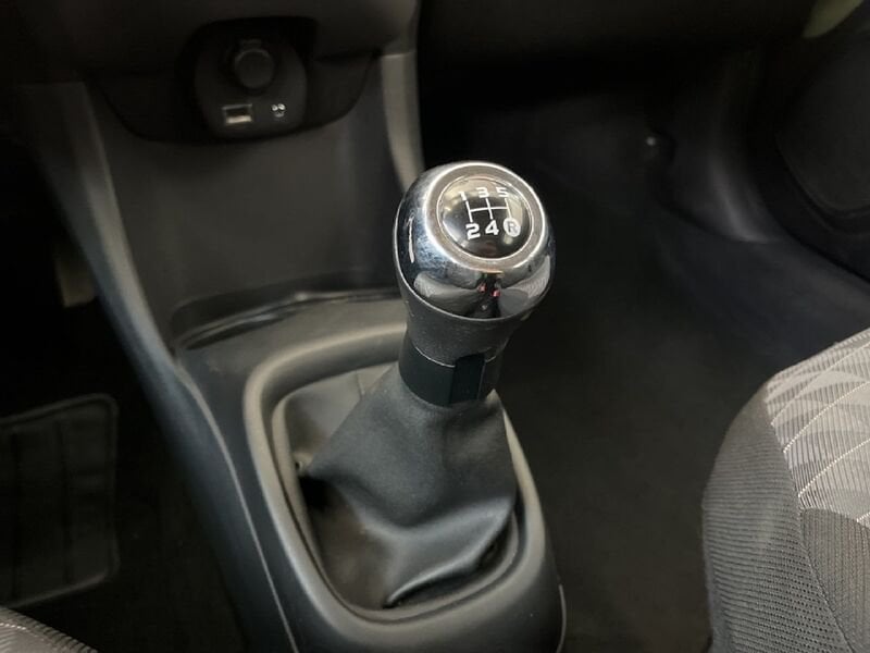 Peugeot 108 1.0 vti Active s&s 5p neopatentati benzina usato a Torino