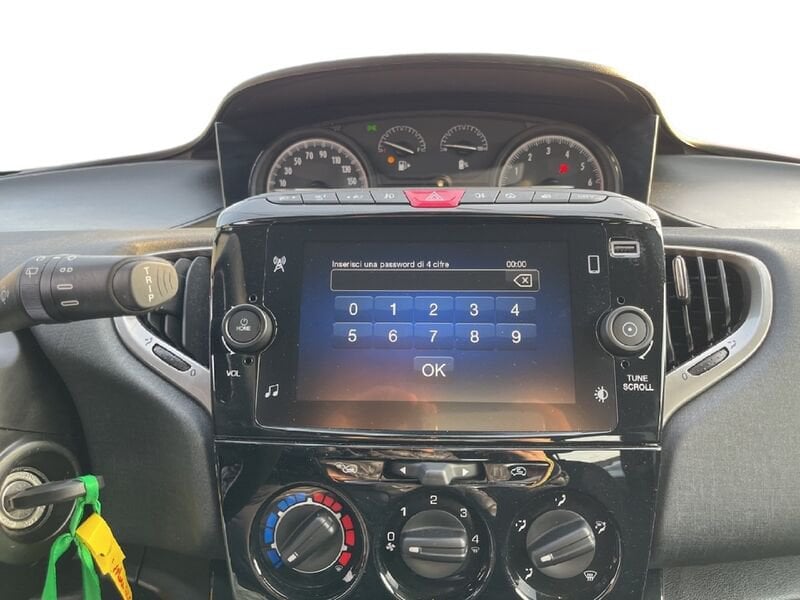 Lancia Ypsilon III 2021 1.0 firefly hybrid Gold s&s 70cv usato a Torino