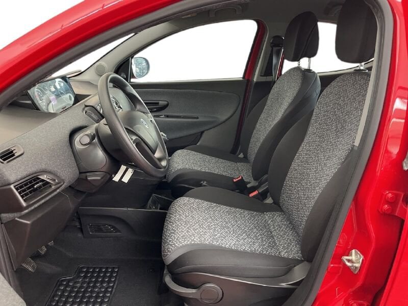 Lancia Ypsilon III 2015 1.0 firefly hybrid Silver s&s 70cv usato a Torino