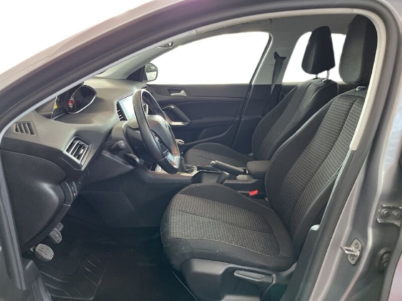 Peugeot 308 II 2018 5p 1.5 bluehdi Active s&s 100cv diesel usato a Torino