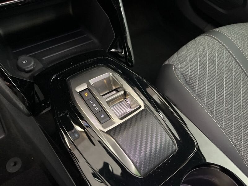 Peugeot 2008 II 2023 1.2 hybrid Active 136cv e-dcs6 usato a Torino