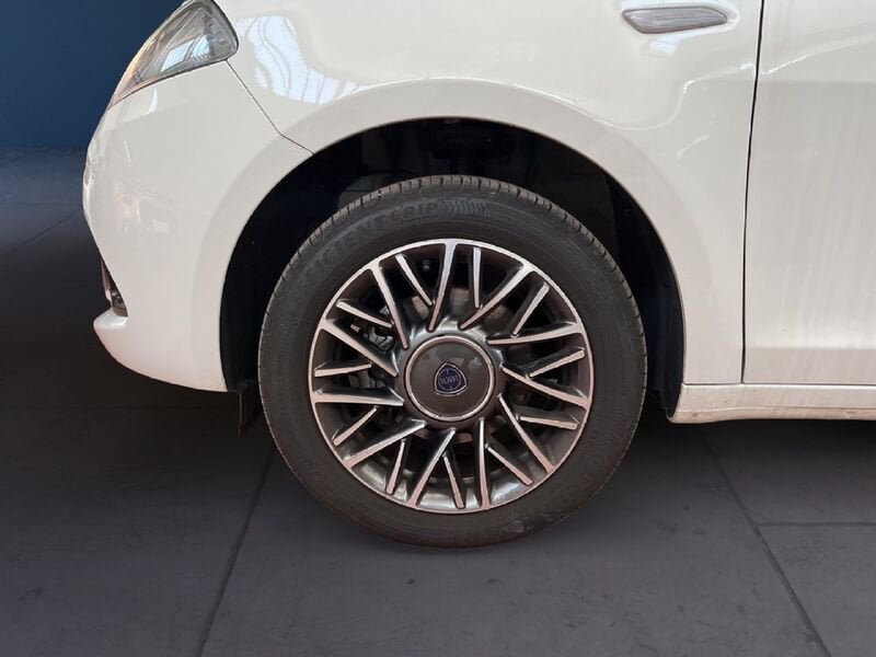 Lancia Ypsilon III 2021 1.0 firefly hybrid Gold Plus s&s 70cv 5p.ti usato a Torino