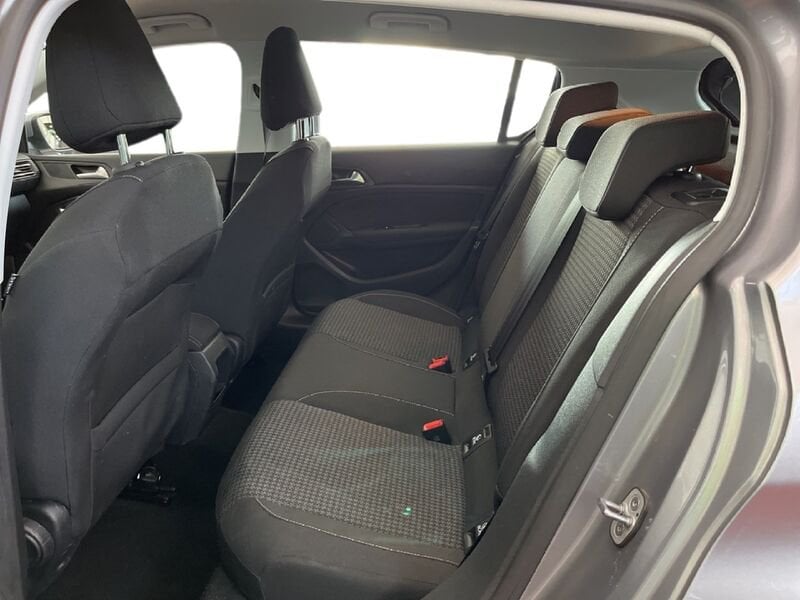 Peugeot 308 II 2018 5p 1.5 bluehdi Active s&s 100cv diesel usato a Torino