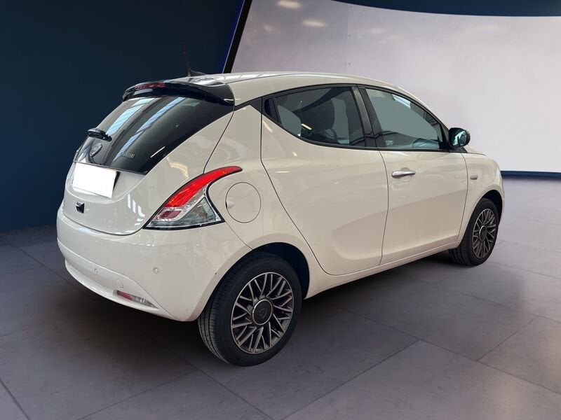 Lancia Ypsilon III 2021 1.0 firefly hybrid Gold Plus s&s 70cv 5p.ti usato a Torino