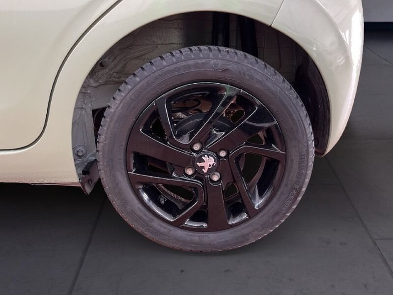 Peugeot 108 1.0 vti Active s&s 5p neopatentati benzina usato a Torino