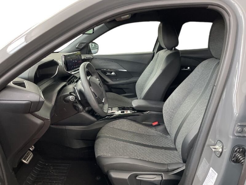 Peugeot 2008 II 2023 1.2 puretech Allure s&s 130cv eat8  usato a Torino
