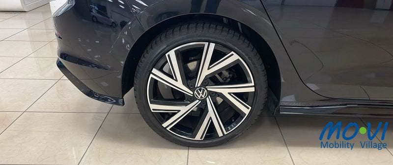 Volkswagen Golf  1.5 eTSI 130 CV EVO ACT DSG R-Line Ibrida usata - 13