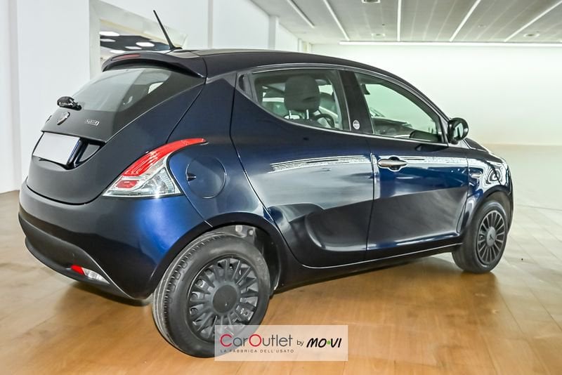 Lancia Ypsilon 1.0 FireFly 70cv S&S Hybrid SILVER ibrido usata - 3