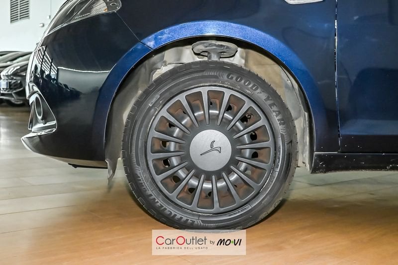 Lancia Ypsilon 1.0 FireFly 70cv S&S Hybrid SILVER ibrido usata - 17