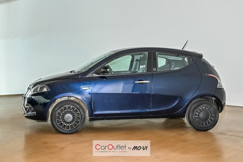 Lancia Ypsilon 1.0 FireFly 70cv S&S Hybrid SILVER ibrido usata - 2