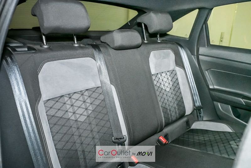 Volkswagen Taigo 1.5 TSI ACT 150 CV DSG R-Line benzina usata - 8