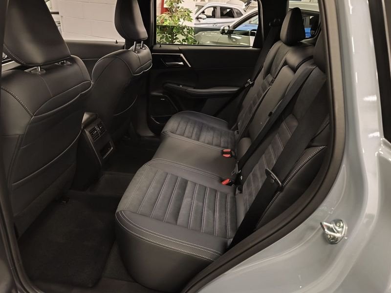 Mitsubishi Outlander PHEV 2.4L PHEV INTENSE ibrido nuova - 6