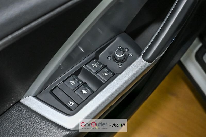 Audi Q3 45 TFSI e S tronic S Line Edition ibrido usata - 16