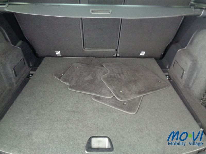 Land Rover Discovery Sport 2.0 TD4 204 CV AWD Auto R-Dynamic S Ibrida usata - 9