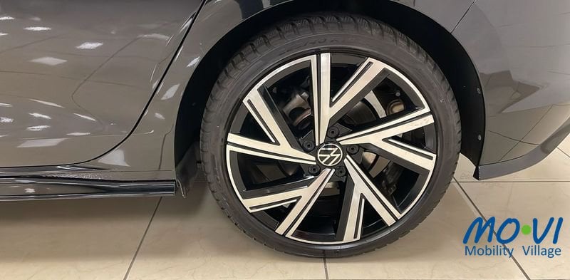 Volkswagen Golf  1.5 eTSI 130 CV EVO ACT DSG R-Line Ibrida usata - 9