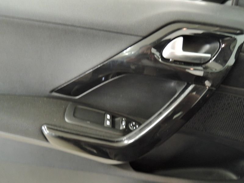 Peugeot 208  I 2015 5p 1.2 puretech Touch 82cv usata a Alba