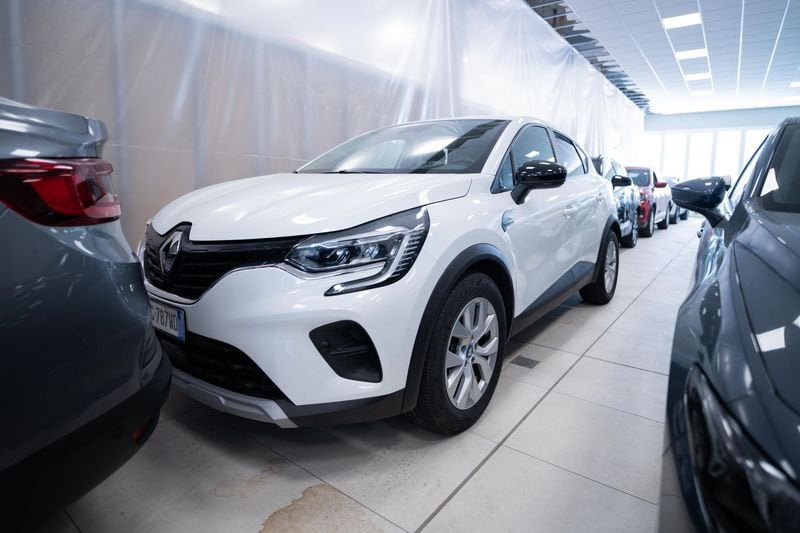 Renault Captur 1.6 E-Tech hybrid Zen 145cv auto, foto 1 di 15