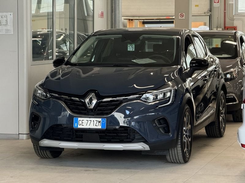 Renault Captur 1.6 E-Tech phev Intens 160cv, foto 1 di 2