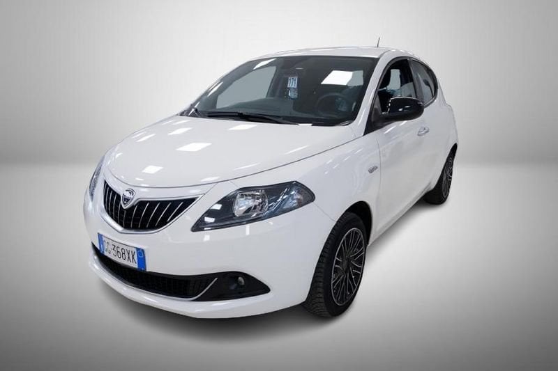 Lancia Ypsilon 1.0 firefly hybrid Gold s&s 70cv, foto 1 di 13