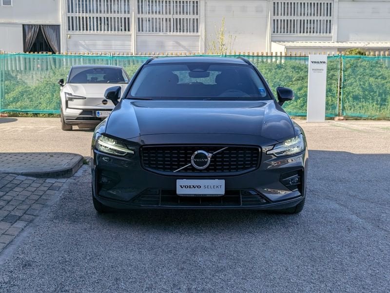 Volvo V60 Diesel/Elettrica B4 (d) automatico Plus Dark Usata in provincia di Pescara - Pavoni Auto Srl